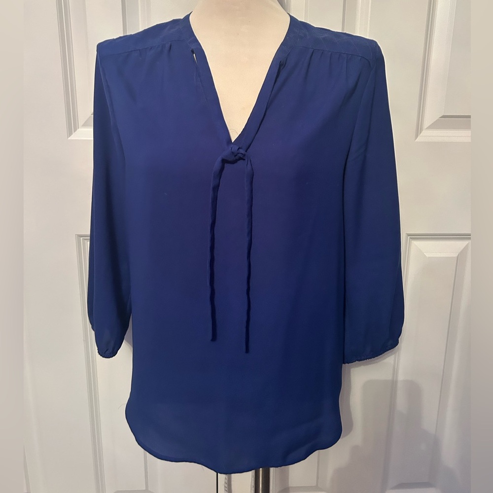 Ann Taylor Blue v neck tie blouse size small